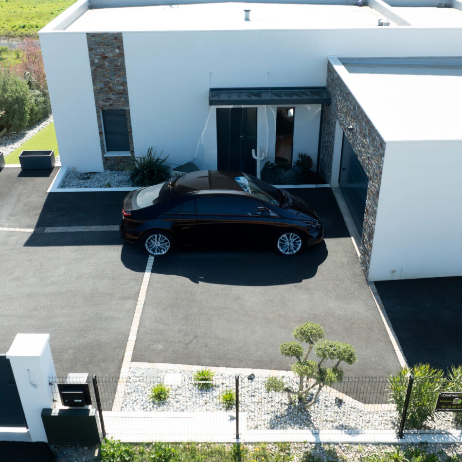 Cour enrobé beige - Groupe Charpentier